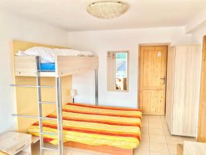 #1 Seaside Studios with Bathroom by Swell