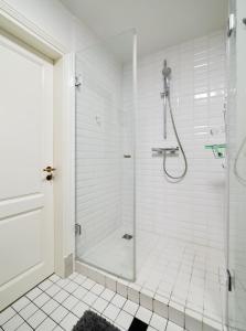 Town Hall Apartments FREE Parking