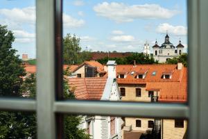 Town Hall Apartments FREE Parking