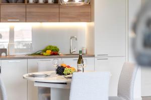 Lustica Apartments Central Bay