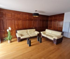 Appartements T2, balcon, centre et lac, garage, 73m2, calme chic : photos des chambres