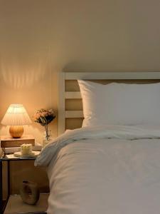 Modern Studio House- Gongdeok station 1min walk