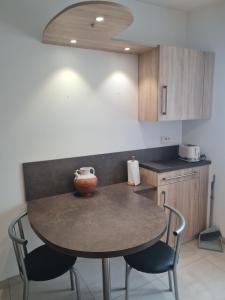 Appartements T2, balcon, centre et lac, garage, 73m2, calme chic : photos des chambres