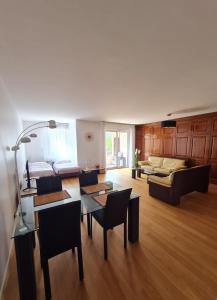 Appartements T2, balcon, centre et lac, garage, 73m2, calme chic : photos des chambres