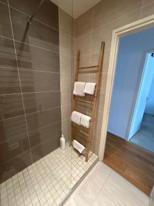 Appartements T2, balcon, centre et lac, garage, 73m2, calme chic : photos des chambres