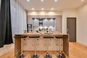 Appartements Elegant appartement 3 chambres, 3 salles de bain- Double sejour- Paris 16e- Calme et standing : photos des chambres