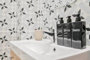 Appartements Elegant appartement 3 chambres, 3 salles de bain- Double sejour- Paris 16e- Calme et standing : photos des chambres