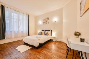 Appartements Elegant appartement 3 chambres, 3 salles de bain- Double sejour- Paris 16e- Calme et standing : photos des chambres