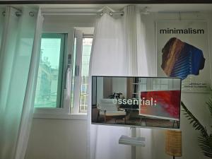 It is a 3-minute walk from Chungmuro Station, near Myeong-dong,Breakfast provided for more than 5 nights, and luggage storage services are included