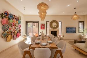 Villa Secret Oasis - 4 BR Rooftop, Pool&AC - Up to 10 guests