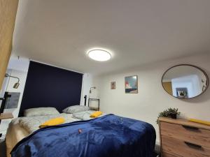 Edens Golden Gallery Loft