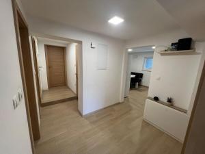 Cozy apartment with free parking 