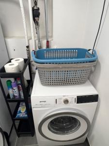 Cozy apartment with free parking