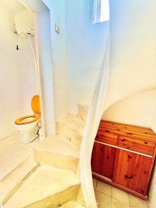 Large space on 2 levels with own roof in Townhouse