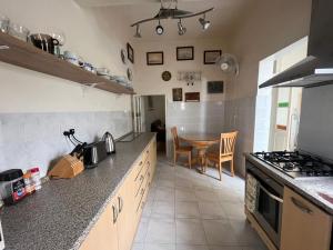 Large space on 2 levels with own roof in Townhouse