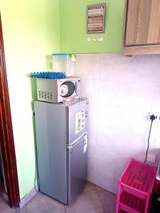 1BR Retreat w Balcony and Desk