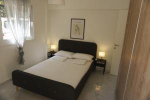 Live in athens as a local