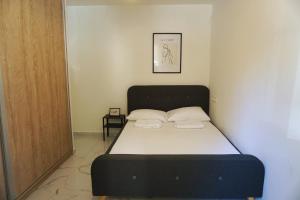 Live in athens as a local