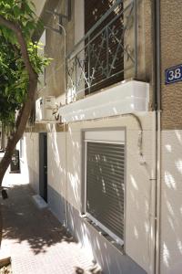 Live in athens as a local