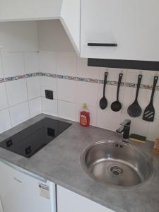 STUDIO CLIMATISE box 5 G Résidence Odalys Saint Loup, piscine ,parking privé et superette 25