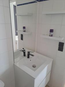 STUDIO CLIMATISE box 5 G Résidence Odalys Saint Loup, piscine ,parking privé et superette 25