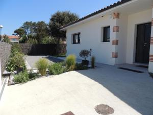 VILLA ALAÏA neuve avec piscine, pétanque proche plage et golf