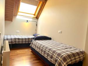 Apartament rústic amb encant i balcó by RURAL DÀNEU