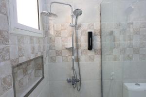 A spacious apartment with a full kitchen