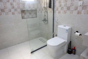 A spacious apartment with a full kitchen