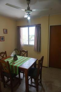 Depto con balcón, pleno centro