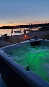 Roslagen sjötomt ,gårdshus på större gård