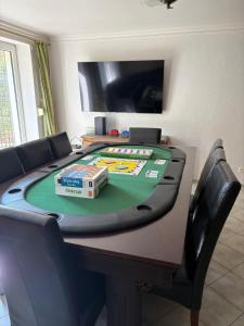 Chata Stołowa - Game Room - Bilard, SimRacing, Arcade