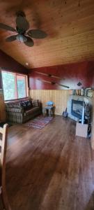 Beautiful Cabin near Radium Hot Springs with private hot tub