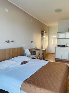 Sunrise Apartments and Studios