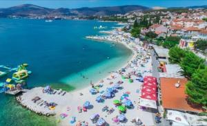 Moderan apartman s hidromasažnom kadaom