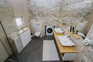 Moderan apartman s hidromasažnom kadaom