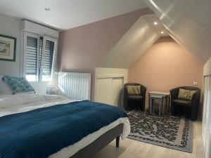 B&B / Chambres d'hotes Domaine La Perruche Parenthese poetique Vue Mont-Saint-Michel & Petit-dejeuner festin : photos des chambres