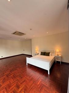 Central BKK Luxuxy Pool Villa 4BR