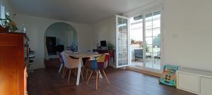 Maisons de vacances Maison de ville avec grande terrasse a Caneta : photos des chambres