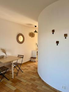 Appartements Sunset Studio Air conditionner and Lake Access : Studio avec Balcon