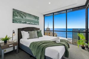 Level 43 Sky High 3BR Ocean View Apartment