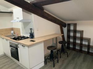 Appartements Grand 2 chambres 82m2 centre Foix stationnement juste devant le logement : photos des chambres