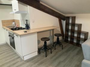 Appartements Grand 2 chambres 82m2 centre Foix stationnement juste devant le logement : photos des chambres