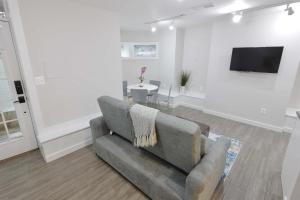 White Brick Retreat - Shaw