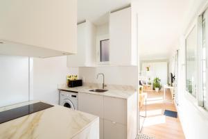 Ático con terraza y vistas al mar