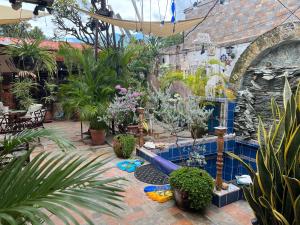 Mendoza’s GUESTHOUSE