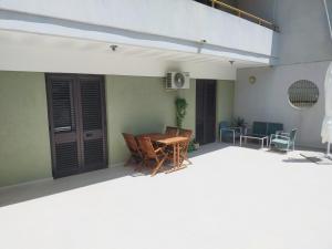One-Bedroom Apartment with Garden