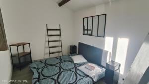 Appartements Grand 2 chambres 82m2 centre Foix stationnement juste devant le logement : photos des chambres