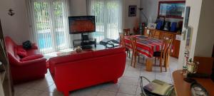 Maisons de vacances Tres jolie maison avec piscine : photos des chambres