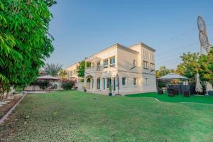 Dubai 5 Bedroom Villa - Beautifully Appointed